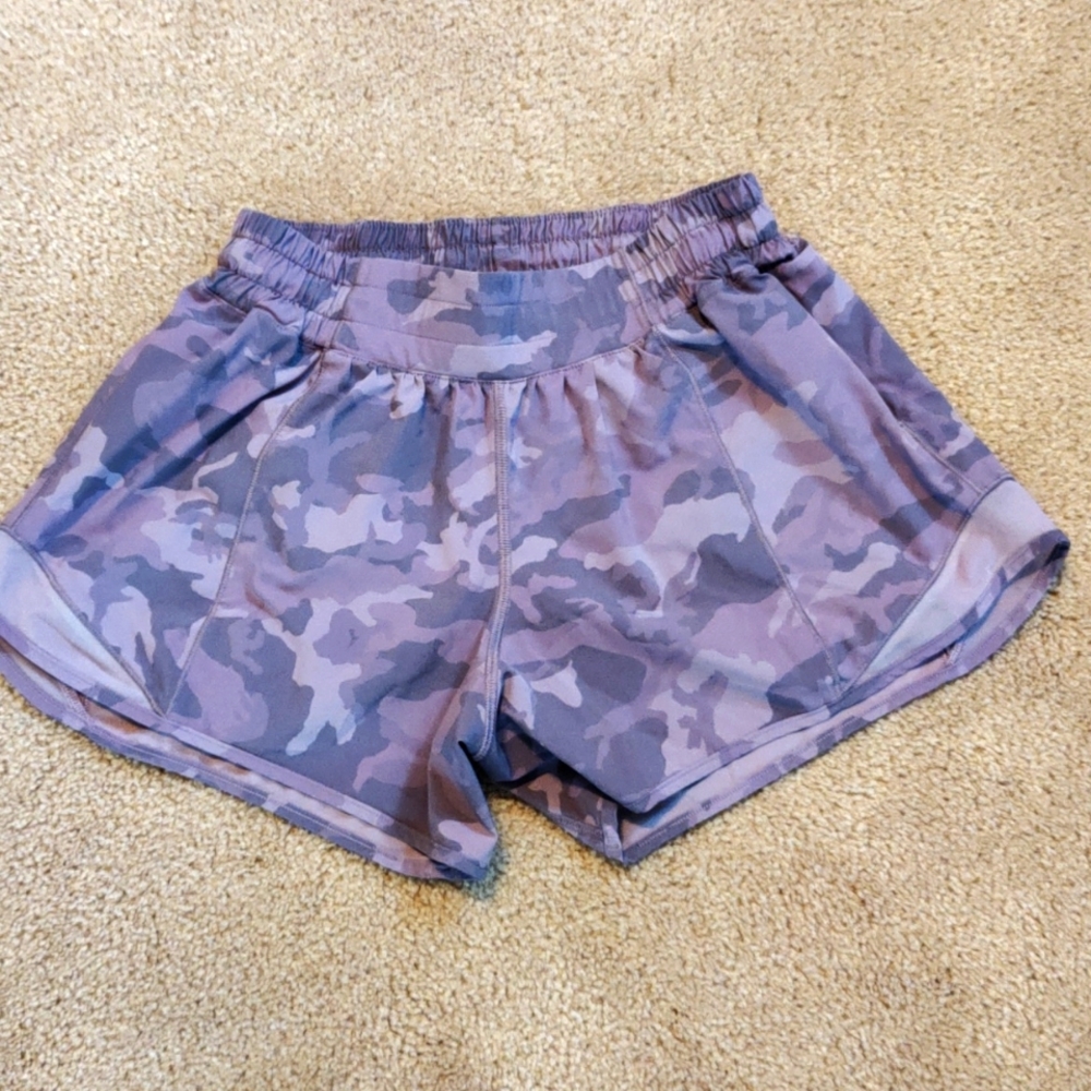 Lululemon hotty hot shorts pink camo size 6